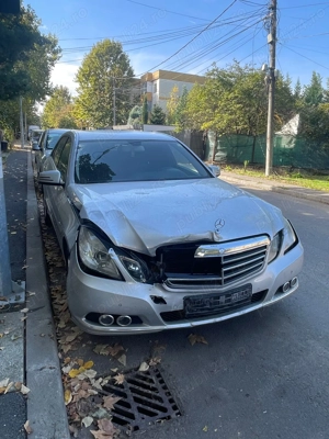 Mercedes E class 250 avariat  - imagine 3