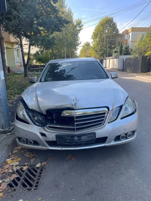 Mercedes E class 250 avariat  - imagine 4