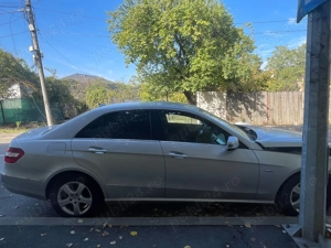 Mercedes E class 250 avariat  - imagine 5