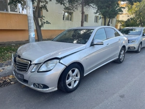 Mercedes E class 250 avariat  - imagine 6
