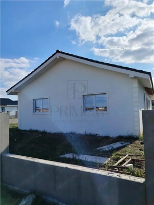 Duplex pe parter - 2 fronturi stradale - personalizare interioara - canalizare