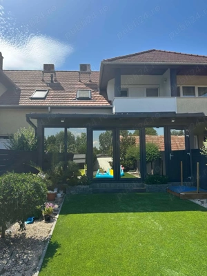 Casă înșiruită de vânzare în centrul orașului Berettyóújfalu (Ungaria)   aproape de Penny Market