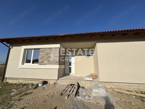 Casa individuala cu 4 camere in Mosnita Noua zona Castel - imagine 3