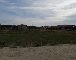 Vand teren intravilan, pentru case  individuale-duplex  si servicii, acces din strada Silvana