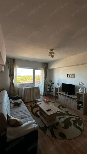 Închiriez apartament 
