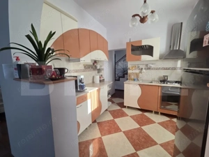 Vilă  226 mp utili, curte 277 mp, zona Micro 3 - imagine 4