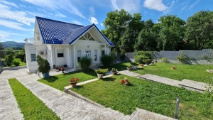 Vilă cu piscină de vânzare în Curtea de Argeș.