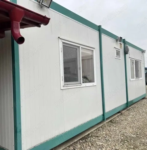 Container compartimentat dimensiuni aproximative 270 cm x 940 cm x245 cm