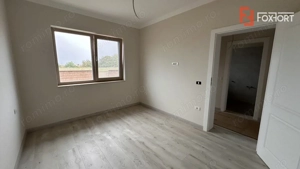 Duplex de vanzare cu 5 camere, despartit prin garaj, zona Giroc  - imagine 3