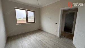 Duplex cu 5 camere despartit prin garaj, zona Giroc  - imagine 3