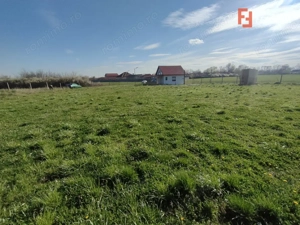 Teren de 2600 mp in Sanmihaiul Roman imprejmuit - ID V5057 - imagine 7