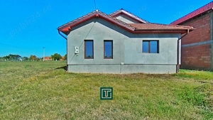 Casă cu 4 camere de vânzare în Fântânele   cartier nou de case, aproape de Arad - imagine 3