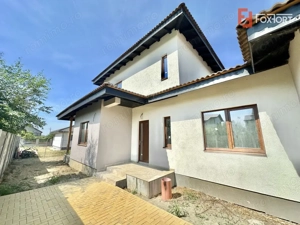 Duplex Mosnita 4 camere, 2 bai - curte amenajata cu gazon si plante! - imagine 2