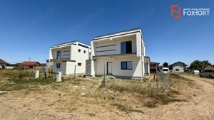 Duplex cu 5 camere, teren de 365 mp - Sanandrei - imagine 2