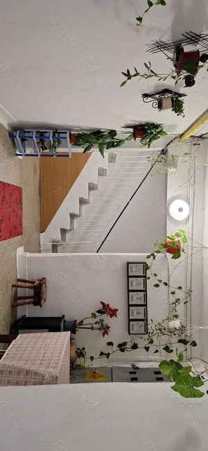 Apartament 3 camere situat la etajul 3