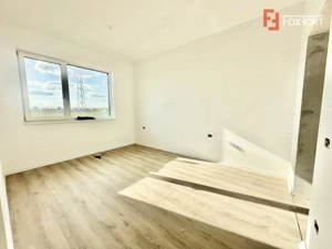 Duplex cu 3 camere si panouri fotovoltaice, zona Mosnita Noua - imagine 9