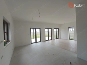 Casa individuala cu 4 camere de vanzare in Mosnita Noua