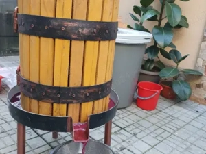 Must din struguri soi căpșunică ,direct de la producator