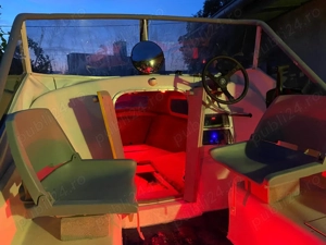 Vand barca cabinata pt familie