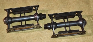 pedale pt. bicicleta vintage - NECESITA SERVISARE  - LYOTARD made in france 