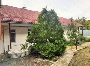 Vand casa in zona centrala