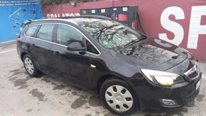 Vând Opel Astra Sports Tourer M1, 2012, 165 CP, 198.000 km - imagine 3