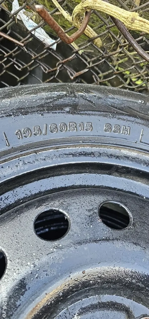 vand set roti de vara si set roti de iarna cu jante de otel  195/60/15