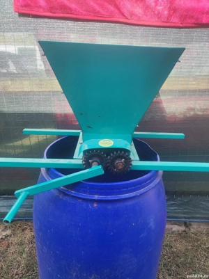 Zdrobitor de struguri  - imagine 4