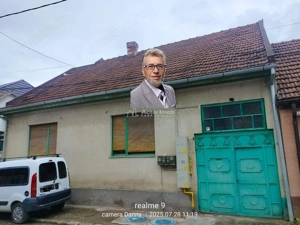 Resita Casa Curte Comuna cu Teren si Garaj.Un singur vecin