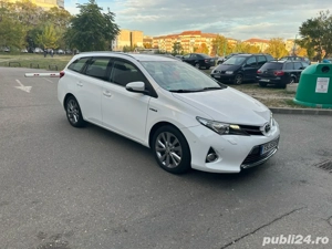 Toyota Auris Hybrid 2015 - imagine 9