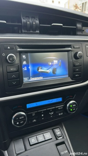 Toyota Auris Hybrid 2015 - imagine 8