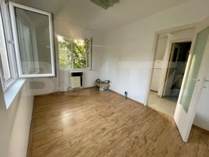 Vand garsoniera, aproape de Spitalul Judetean si UMF