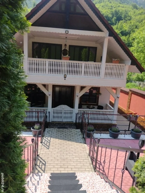 Vand ( schimb) Pensiune si Restaurant in Cugir ( Raul Mare)