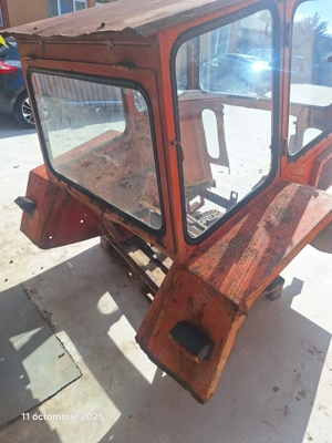 Cabina tractor Universal, original de fabrica, cu suporti de prindere - imagine 3