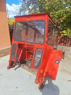 Cabina tractor Universal, original de fabrica, cu suporti de prindere - imagine 4