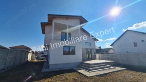 Casă de vânzare în Curtea de Argeș, strada Vasile Lupu. - imagine 2