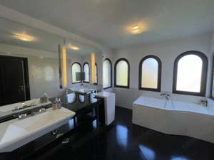 Curtea Domneasca, vilă individuală, 6 camere, 3 bai, garaj, mobilată și utilată  - imagine 10 Curtea Domneasca, vilă individuală, 6 camere, 3 bai, garaj, mobilată și utilată  - imagine 10