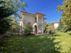 Curtea Domneasca, vilă individuală, 6 camere, 3 bai, garaj, mobilată și utilată  - imagine 3 Curtea Domneasca, vilă individuală, 6 camere, 3 bai, garaj, mobilată și utilată  - imagine 3