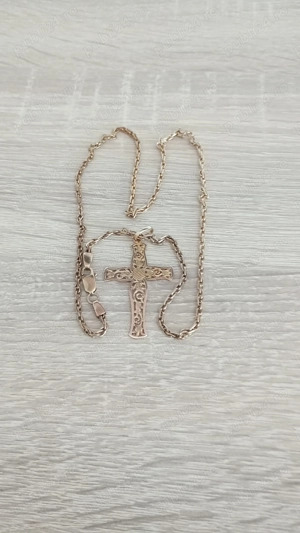 Vând cruciuliță și lănțișor din aur!!