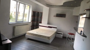 Garsoniera de vanzare , Trivale