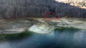 De vânzare teren deosebit, situat pe malul lacului Vidraru   Transfăgărășan.