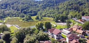 Garsoniera spatioasa, in bloc nou, cu priveliste superba spre Lacul Noua