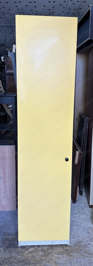 Dulap tip soldat cu rafturi si suport umerase; Dulap cu polite