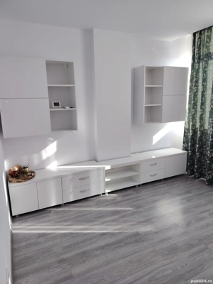 Persoană fizică,închiriez apartament 2 camere 360   