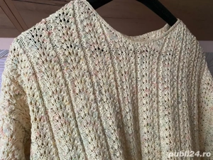 Bluza tricotata manual-unicat lucrata cu grija
