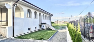 Casă elegantă, design mediteranean, demisol + parter, garaj, 1200 mp teren - imagine 2