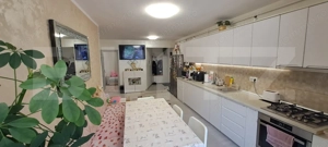 Apartament cu 3 camere, parter inalt, zona Florilor, cu parcare inclusa