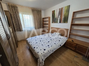 Apartament decomandat 3 camere balcon pivnita lift Vasile Aaron Sibiu - imagine 3