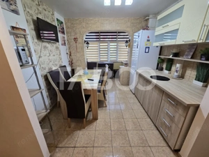 Apartament decomandat 3 camere balcon pivnita lift Vasile Aaron Sibiu - imagine 6