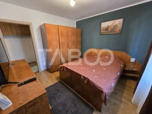 Apartament decomandat 3 camere balcon pivnita lift Vasile Aaron Sibiu - imagine 5